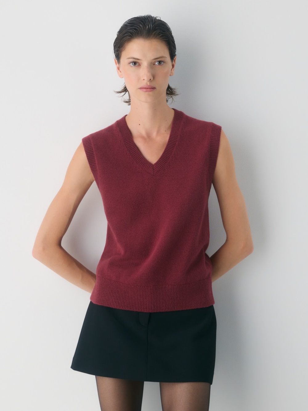 Babaton Sleeveless V-Neck Sweater Vest - Burgundy